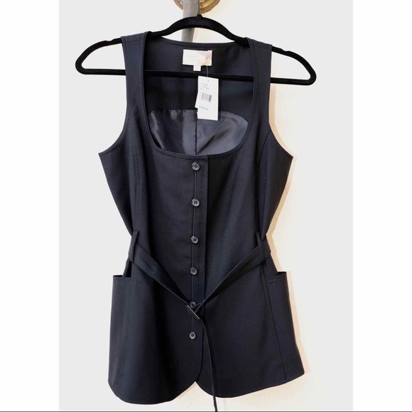 NWT Elizabeth and James Black Structured Top 🖤 - Picture 1 of 4